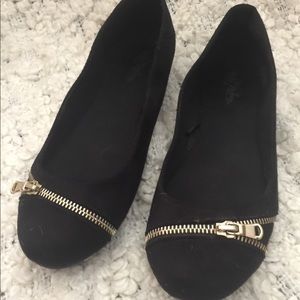 Zipper embellished flats